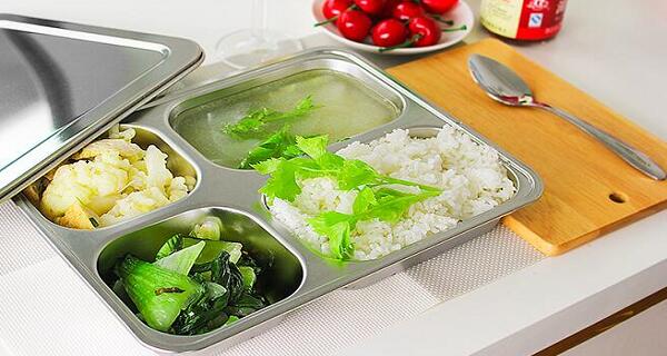 學(xué)校食堂快餐如何提供學(xué)生一天所需的營養(yǎng)及熱量？